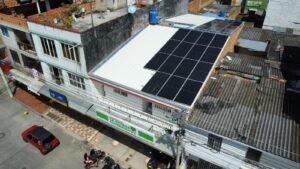 Paneles solares instalados en el proyecto